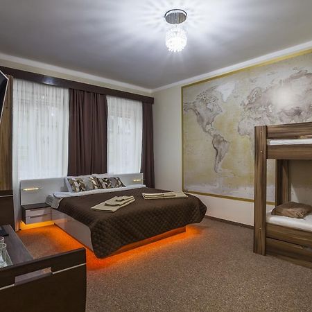 Luxury Air-Conditioned Rooms In Old Town Bratislava Buitenkant foto