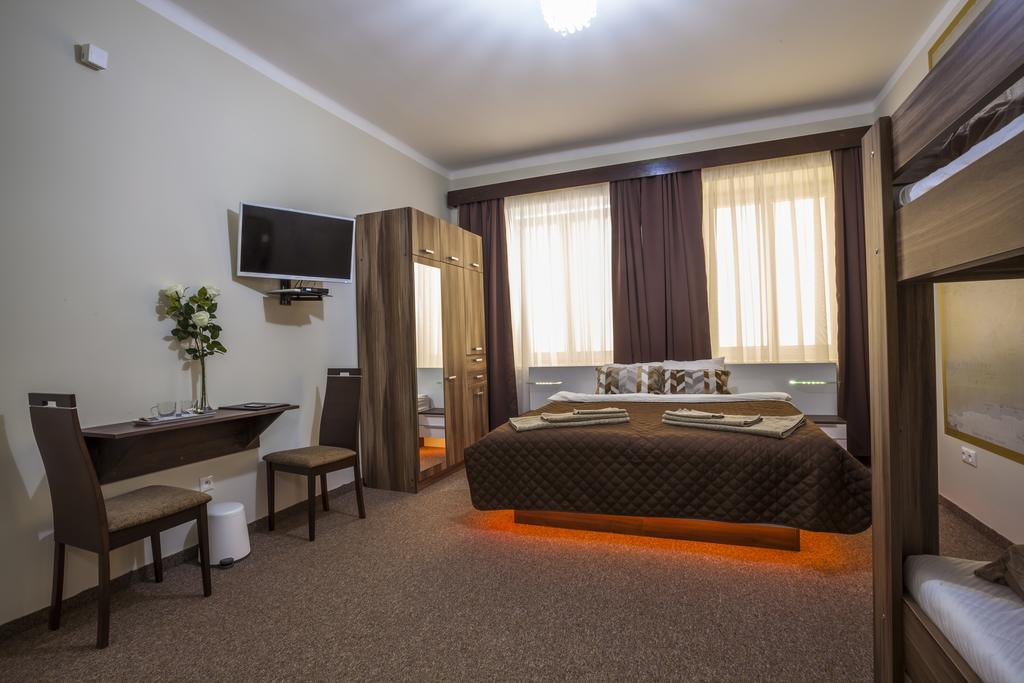 Luxury Air-Conditioned Rooms In Old Town Bratislava Buitenkant foto