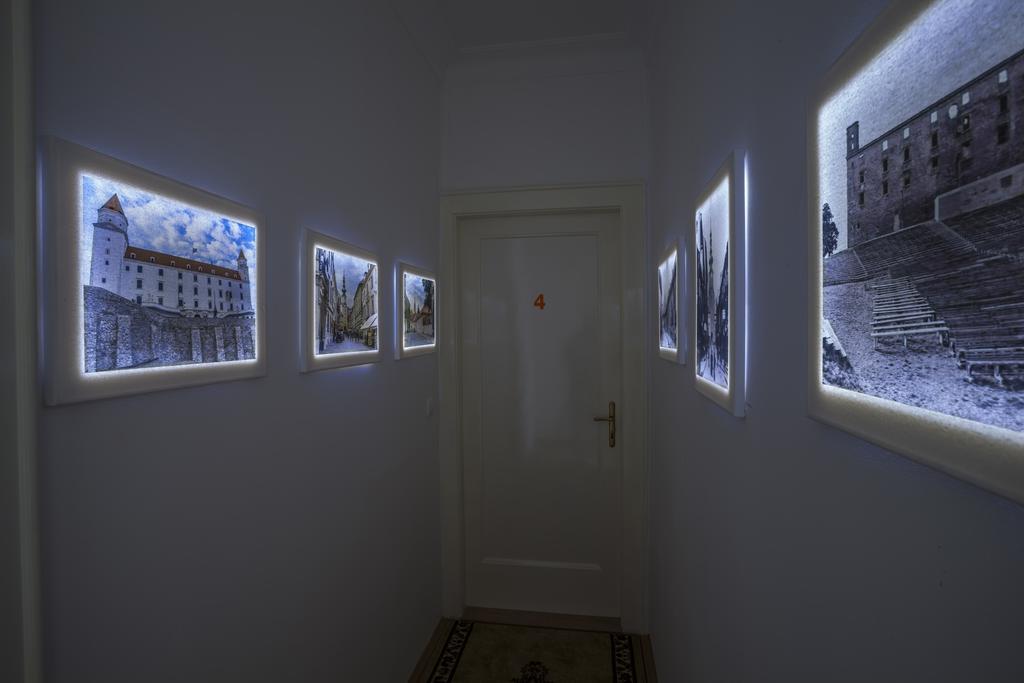 Luxury Air-Conditioned Rooms In Old Town Bratislava Buitenkant foto
