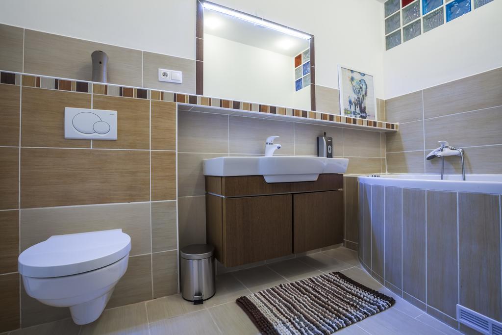 Luxury Air-Conditioned Rooms In Old Town Bratislava Buitenkant foto