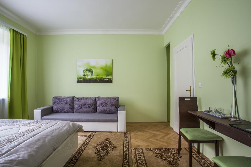 Luxury Air-Conditioned Rooms In Old Town Bratislava Buitenkant foto