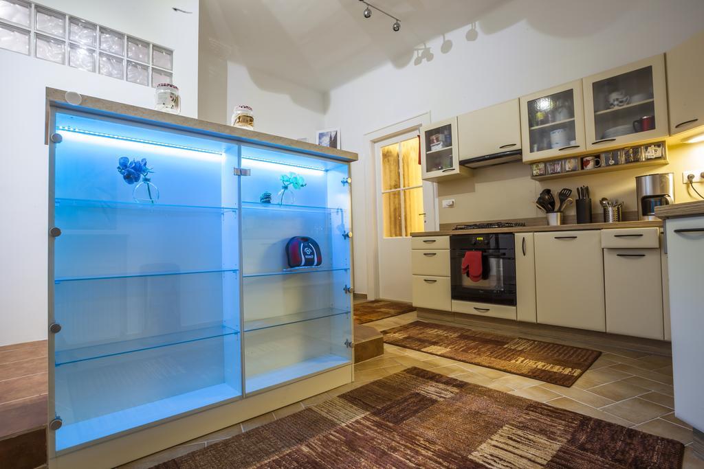 Luxury Air-Conditioned Rooms In Old Town Bratislava Buitenkant foto