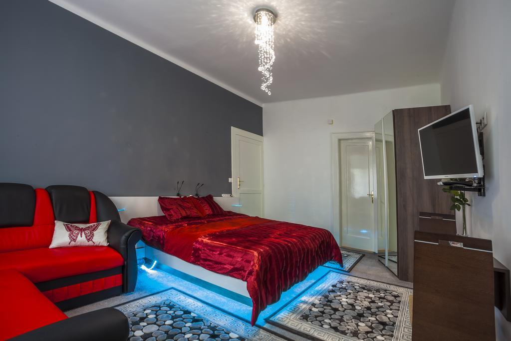 Luxury Air-Conditioned Rooms In Old Town Bratislava Buitenkant foto