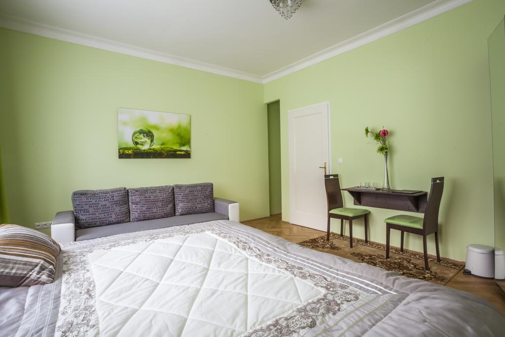Luxury Air-Conditioned Rooms In Old Town Bratislava Buitenkant foto