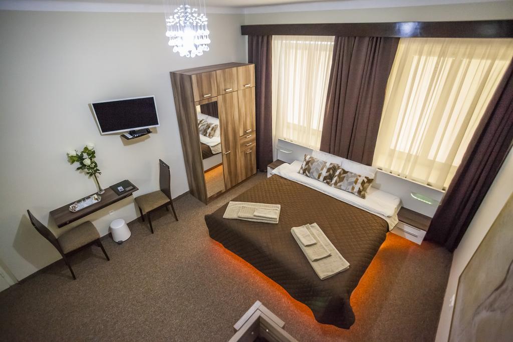 Luxury Air-Conditioned Rooms In Old Town Bratislava Buitenkant foto