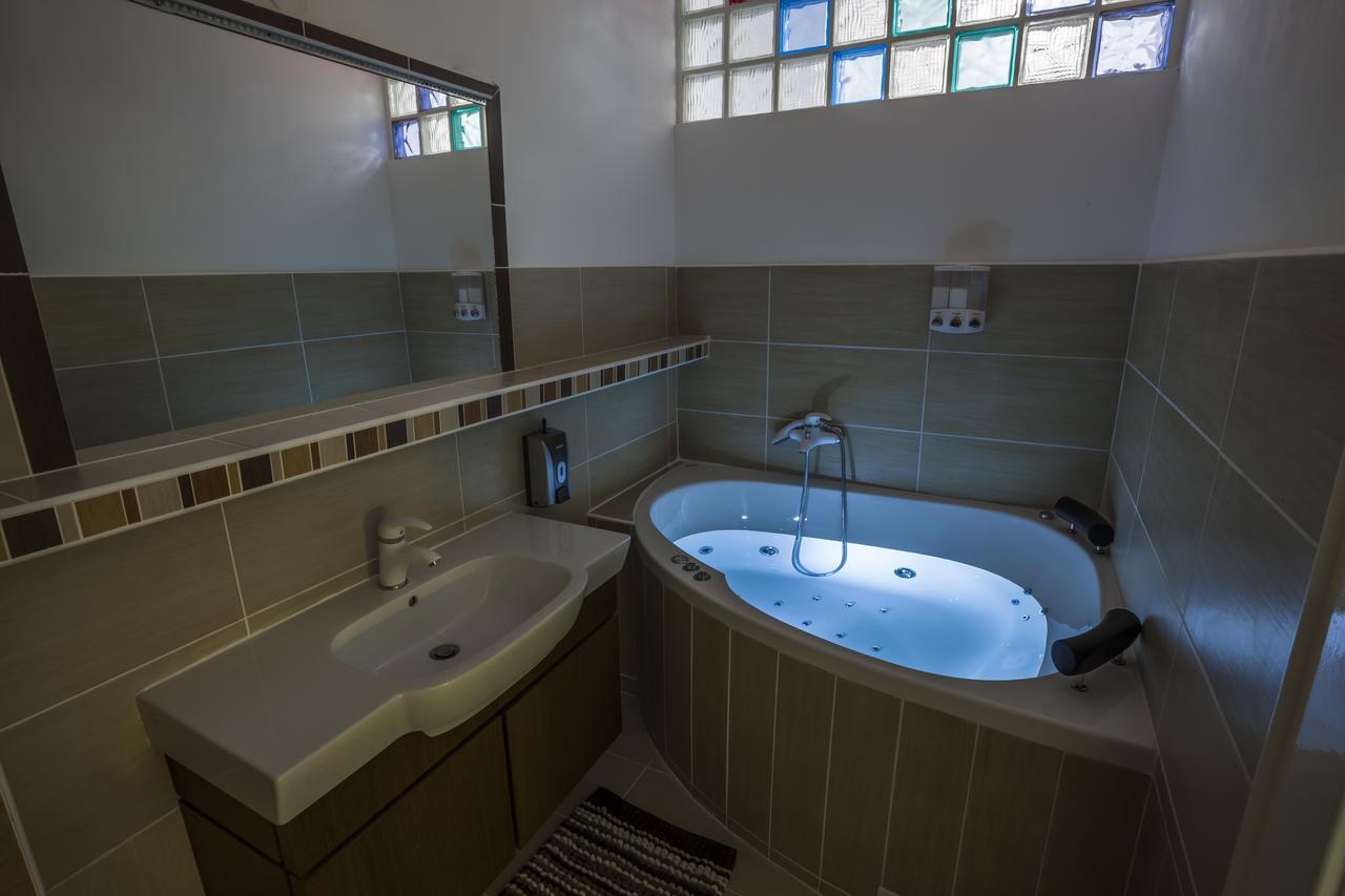 Luxury Air-Conditioned Rooms In Old Town Bratislava Buitenkant foto